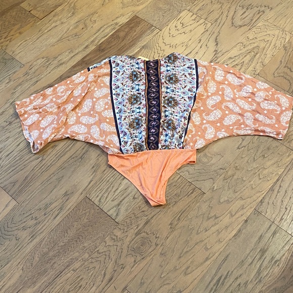 Entro Boho Patterned Bodysuit size Medium - Picture 3 of 3
